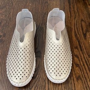 Ilse Jacobsen tulip- Platin. Size 39. Fits a US 8-9. In great condition.
